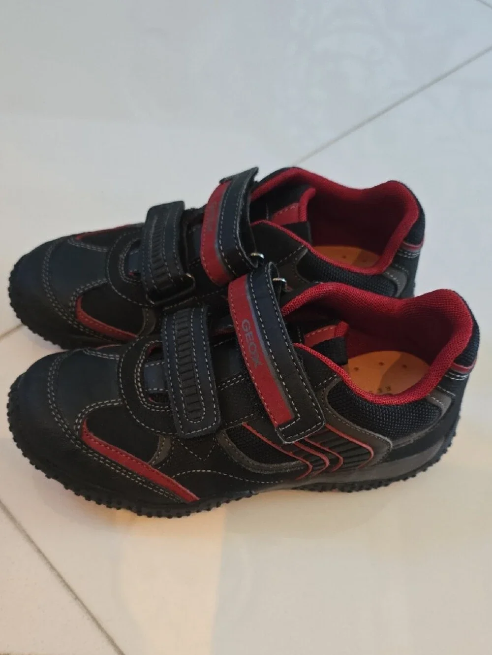 Geox Respira Kids Black and Red Hook-and-Loop Sneakers SZ US2 / EUR 33